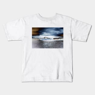 Storm in the arctic Kids T-Shirt